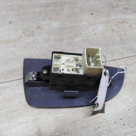 knopka-steklopodieemnika-hyundai-elantra-iii-xd-sedan-art-80615-big-3