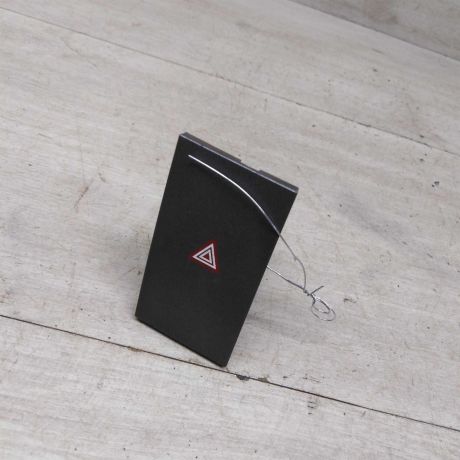 knopka-avariinoi-signalizacii-opel-vectra-c-art-81232-big-0