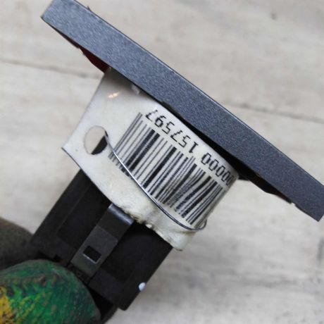 knopka-avariinoi-signalizacii-opel-vectra-c-art-81232-big-1