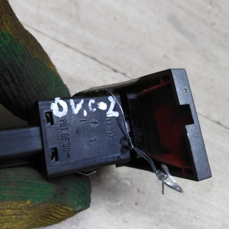 knopka-avariinoi-signalizacii-opel-vectra-c-art-81232-big-2