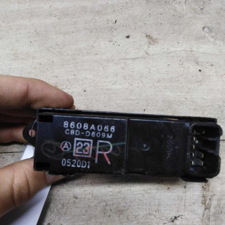 knopka-steklopodieemnika-zadniaia-mitsubishi-lancer-x-art-82216-big-2