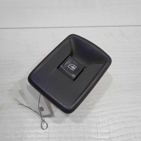 knopka-steklopodieemnika-renault-logan-ii-renault-sandero-ii-renault-sandero-stepway-ii-art-82525-big-0