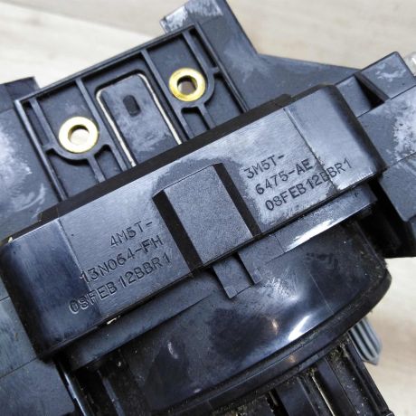 podrulevoi-perekliucatel-v-sbore-ford-focus-2-art-82614-big-7