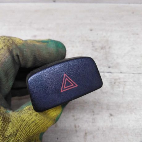 knopka-avariinoi-signalizacii-hyundai-sonata-4-ef-art-83091-big-0