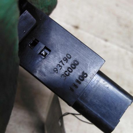 knopka-avariinoi-signalizacii-hyundai-sonata-4-ef-art-83091-big-1