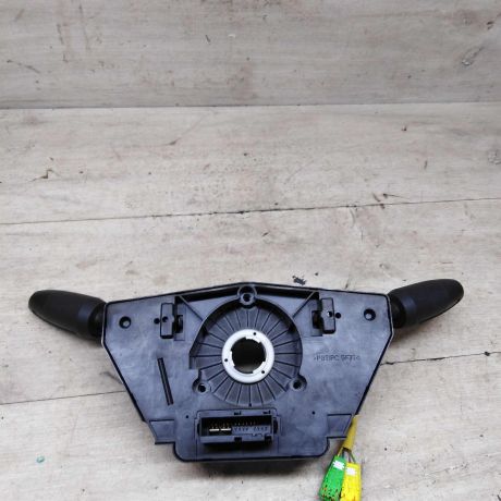podrulevoi-perekliucatel-v-sbore-opel-corsa-d-art-84798-big-3