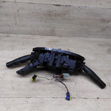 podrulevoi-perekliucatel-v-sbore-renault-megane-ii-art-85285-big-0