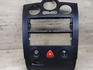 ramka-magnitoly-knopka-avariinoi-signalizacii-renault-megane-ii-art-85296