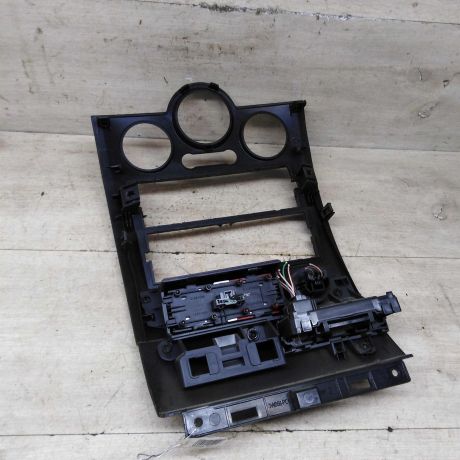 ramka-magnitoly-knopka-avariinoi-signalizacii-renault-megane-ii-art-85296-big-4