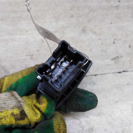 knopka-avariinoi-signalizacii-nissan-primera-p12-art-87437-big-2