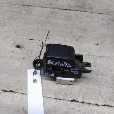 knopka-steklopodieemnika-peredniaia-pravaia-nissan-almera-n16-art-87489-big-0