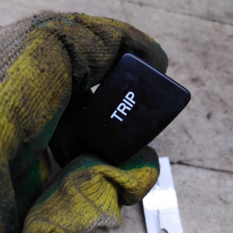 knopka-sluzit-dlia-perekliuceniia-kompiutera-kia-rio-ii-art-88047-big-2