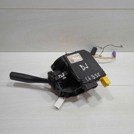 podrulevoi-perekliucatel-v-sbore-volkswagen-jetta-5-art-88226-big-1