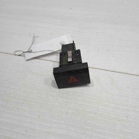 knopka-avariinoi-signalizacii-volkswagen-polo-5-art-88315-big-4