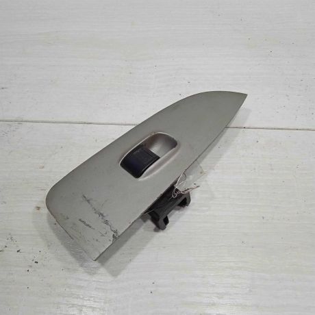 knopka-steklopodieemnika-zadniaia-pravaia-honda-cr-v-ii-art-88857-big-0