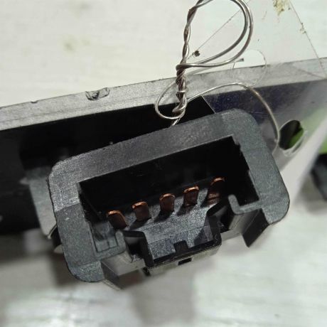 knopka-steklopodieemnika-zadniaia-pravaia-honda-cr-v-ii-art-88857-big-2