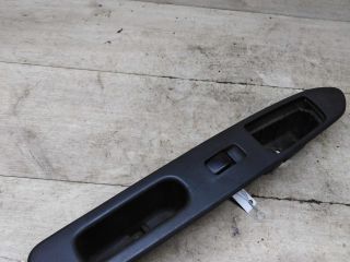 knopka-steklopodieemnika-zadniaia-levaia-mitsubishi-space-wagon-iii-art-89263