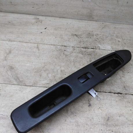 knopka-steklopodieemnika-zadniaia-levaia-mitsubishi-space-wagon-iii-art-89263-big-0