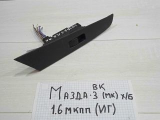 knopa-steklopodieemnika-peredniaia-pravaia-mazda-3-bk-art-89560