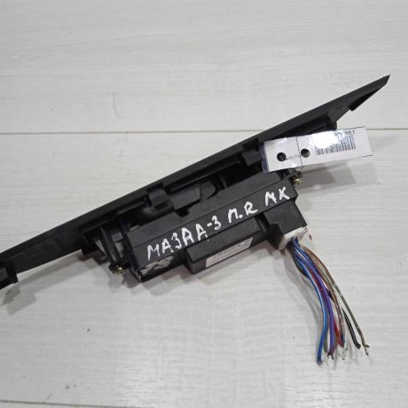 knopa-steklopodieemnika-peredniaia-pravaia-mazda-3-bk-art-89560-big-2