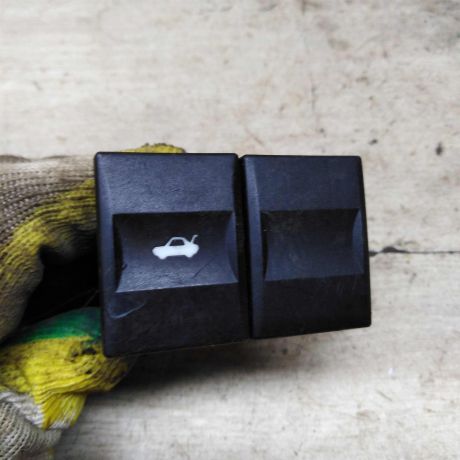 knopka-otkryvaniia-bagaznika-ford-mondeo-3-art-90154-big-1