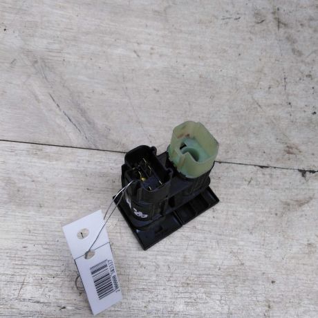 knopka-otkryvaniia-bagaznika-ford-mondeo-3-art-90154-big-4