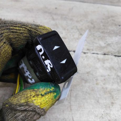 knopka-steklopodieemnika-ford-focus-2-art-90786-big-0