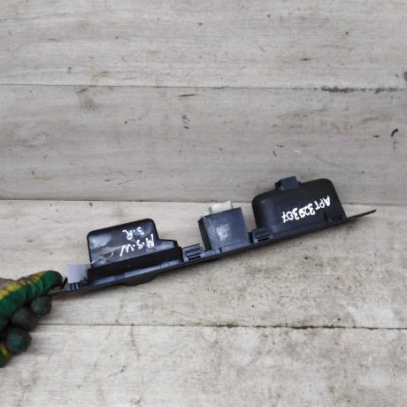 knopka-steklopodieemnika-zadniaia-mitsubishi-space-wagon-iii-art-90910-big-1