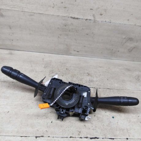 podrulevoi-perekliucatel-v-sbore-renault-clio-ii-art-91590-big-0