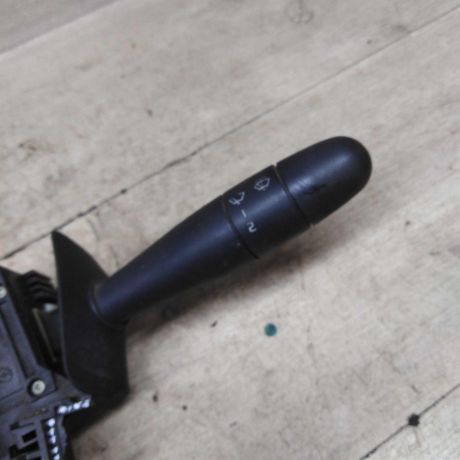 podrulevoi-perekliucatel-v-sbore-renault-clio-ii-art-91590-big-4