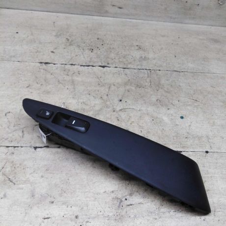 knopka-steklopodieemnika-zadniaia-levaia-hyundai-ix35-i-art-92142-big-0