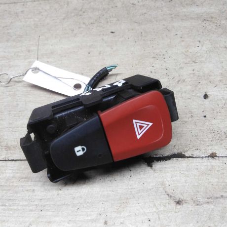 knopka-avariinoi-signalizacii-renault-megane-iii-art-92304-big-0