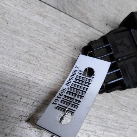 knopka-otkryvanie-dverei-renault-scenic-i-art-92323-big-1