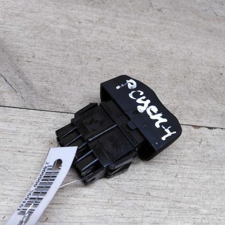 knopka-otkryvanie-dverei-renault-scenic-i-art-92323-big-3