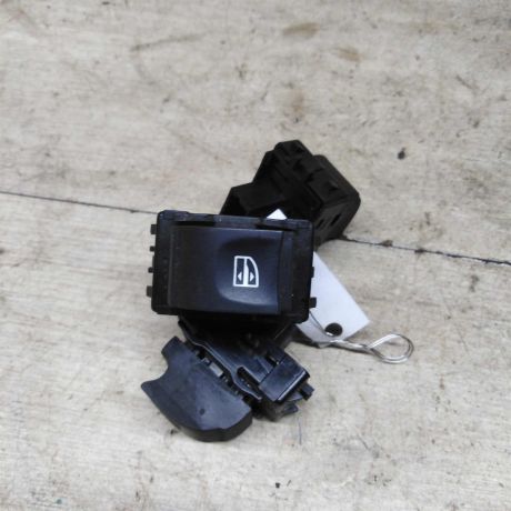 knopka-steklopodieemnika-renault-megane-iii-art-92677-big-1