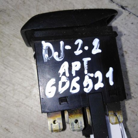 knopka-avariinoi-signalizacii-volkswagen-jetta-2-volkswagen-golf-2-art-92723-big-3