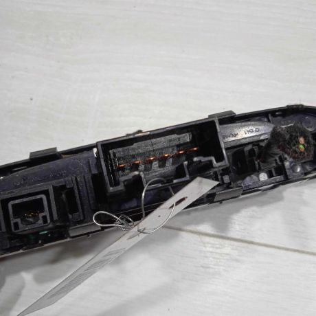 knopka-avariinoi-signalizacii-hyundai-ix35-i-art-92991-big-3