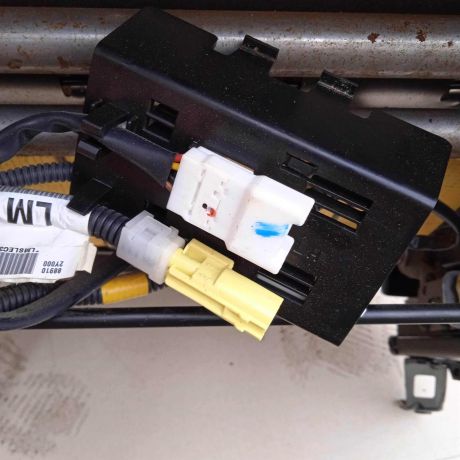 sidene-hyundai-ix35-i-salon-art-93372-big-6