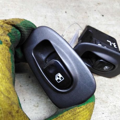 knopka-steklopodieemnika-hyundai-accent-ii-art-93562-big-3