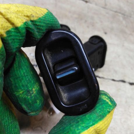 knopka-steklopodieemnika-daewoo-nexia-art-93886-big-0