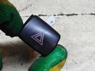 knopka-avariinoi-signalizacii-hyundai-santa-fe-i-art-94421