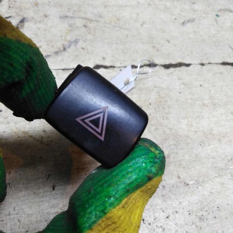knopka-avariinoi-signalizacii-hyundai-santa-fe-i-art-94421-big-0