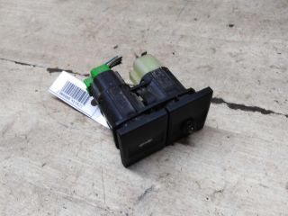 knopka-otkrytiia-bagaznika-ford-mondeo-3-art-95416