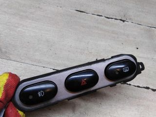 knopka-signalizacii-avariinyi-knopka-podogreva-stekla-daewoo-nexia-art-95509