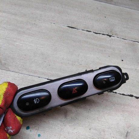 knopka-signalizacii-avariinyi-knopka-podogreva-stekla-daewoo-nexia-art-95509-big-0