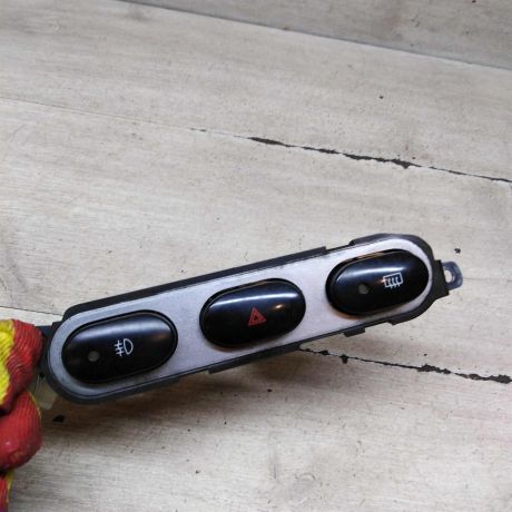 knopka-signalizacii-avariinyi-knopka-podogreva-stekla-daewoo-nexia-art-95509-big-1