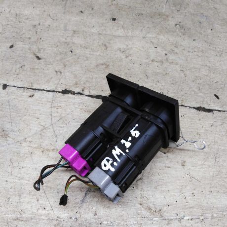 knopka-avariinoi-signalizacii-ford-mondeo-3-art-95667-big-3