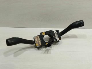 podrulevoi-perekliucatel-v-sbore-volkswagen-bora-art-96395