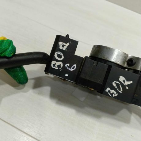 podrulevoi-perekliucatel-v-sbore-volkswagen-bora-art-96395-big-4