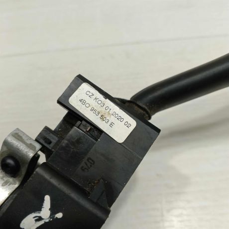 podrulevoi-perekliucatel-v-sbore-volkswagen-bora-art-96395-big-3